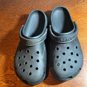 Black Crocs barely worn size 10 men, 12 women